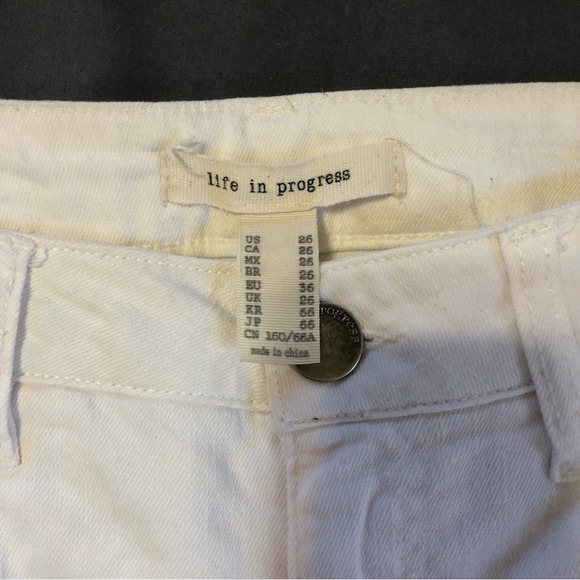 Forever 21 White Distressed Jeans Size 26 - Picture 11 of 12